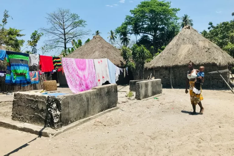 Is-Sierra-Leone-worth-visiting-village-at-turtle-islands